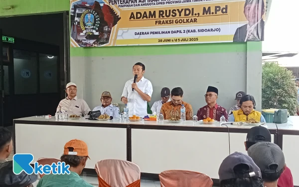 Thumbnail Berita - Adam Rusydi Beri Solusi usai Serap Aspirasi Petani Rumput Laut di Jabon Sidoarjo