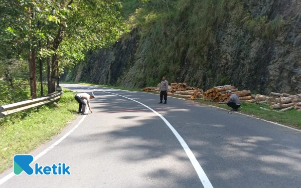 Thumbnail Berita - Laka Maut di Jalur Pacitan–Ponorogo, Mahasiswi Tewas Usai Tabrak Truk