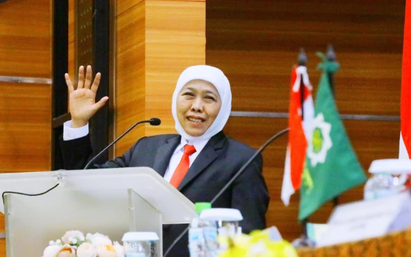Thumbnail Berita - Penerima Beasiswa Pemprov Jatim Raih Gelar Doktor UINSA, Khofifah: Investasi SDM Strategi Capai Indonesia Emas 2045