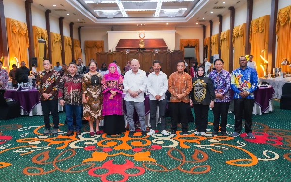 Thumbnail Berita - Senator DPD RI ke Grahadi, Khofifah Blak-blakan Beberkan Keunggulan Jatim
