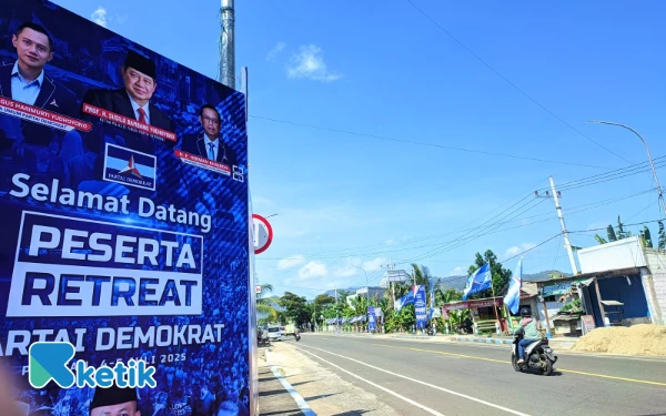 Thumbnail Berita - Retreat Demokrat di Pacitan, Atribut Penyambutan Hiasi Sejumlah Titik Strategis