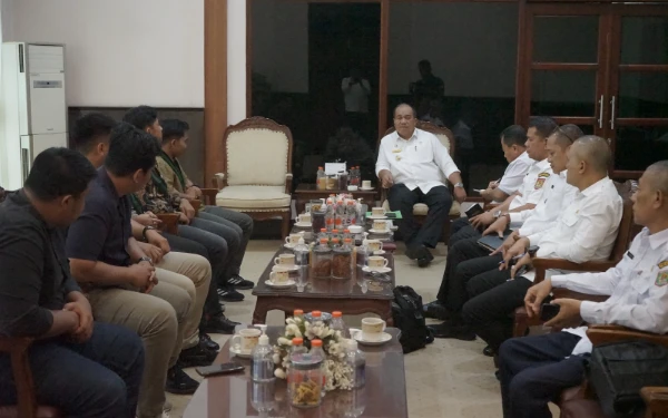 Thumbnail Berita - Terima Audiensi HMI Cabang Kisaran-Asahan, Bupati Taufik Zainal Ucapkan Selamat