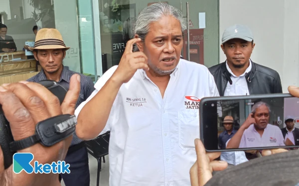 Thumbnail Berita - Gubernur Khofifah Disudutkan Soal Korupsi Hibah Pokir, MAKI Jatim Siapkan Tim Perang di Medsos