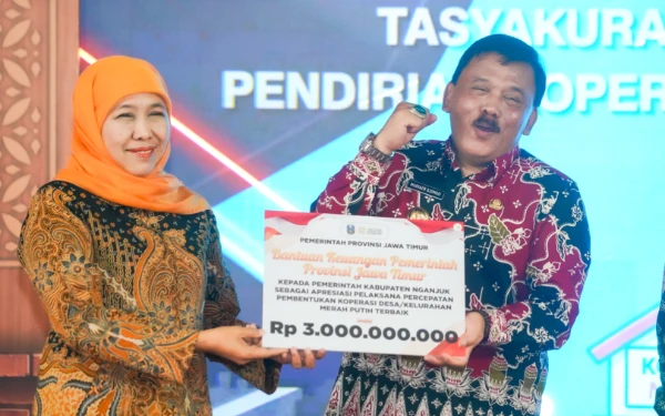 Thumbnail Berita - SK Badan Hukum Koperasi Desa/Kelurahan Merah Putih di Jatim Selesai 100 Persen, Khofifah: Paling Cepat Se-Indonesia
