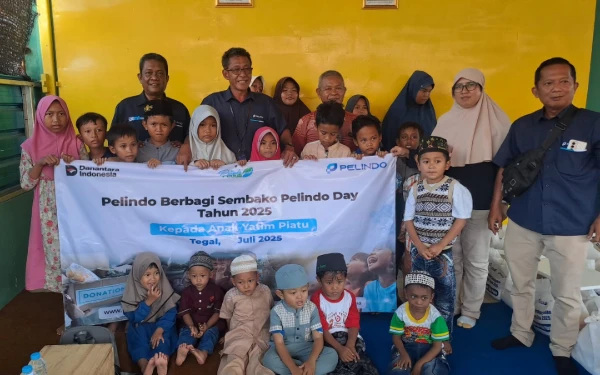 Thumbnail Berita - Wujud Nyata ESG, Pelindo Serahkan 100 Paket Sembako ke Panti Asuhan di Tegal