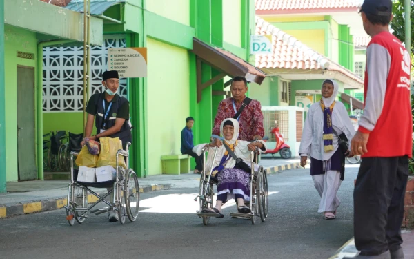 Thumbnail Berita - Jemaah Haji Asal Bali Langsung Pulang, Kepala BPHU Pastikan Tak Ada Penutupan Penyeberangan