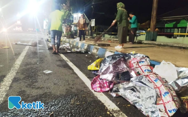 Thumbnail Berita - Tertangkap Buang Sampah di Festival Ronthek Pacitan? Siap-siap Viral di Medsos