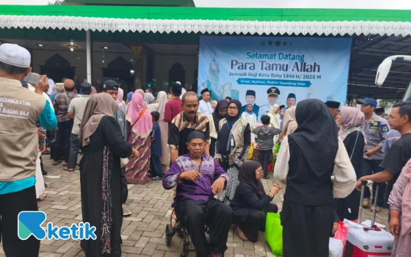 Thumbnail Berita - Dinkes Kota Batu Pastikan Kesehatan Jemaah Haji yang Baru Tiba dari Tanah Suci
