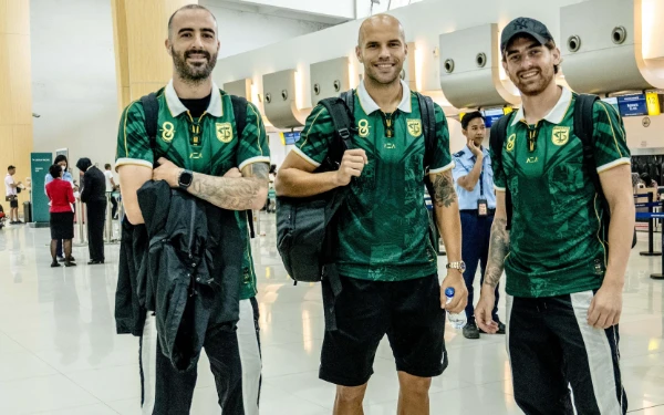 Thumbnail Berita - Tanpa Rian dan Koko, Ini Daftar Pemain Persebaya yang Berangkat ke Australia