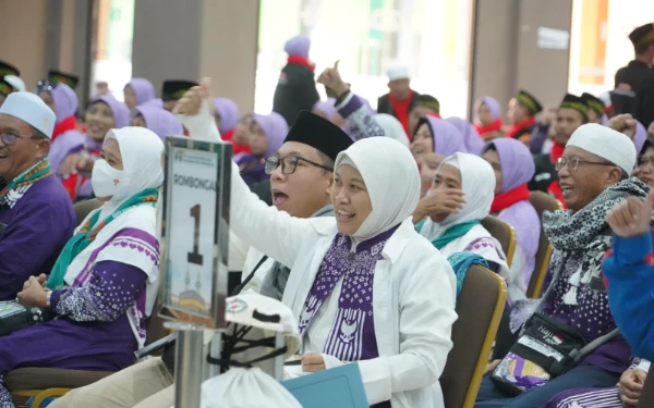 Thumbnail Berita - Pemulangan Haji Debarkasi Surabaya Masuk Masa Akhir, PPIH Minta Keluarga Sabar