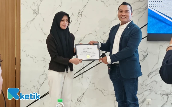 Thumbnail Berita - Kisah Inspiratif 2 Mahasiswi Unair Surabaya Berprestasi Peraih Beasiswa ACR