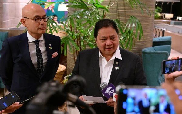 Thumbnail Berita - Tanggapi Surat Trump Tentang Kebijakan Tarif, Menko Perekonomian Airlangga Terbang ke AS