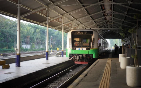 Thumbnail Berita - KA Commuter Line Layani 7,8 Juta Penumpang pada Semester 1 2025