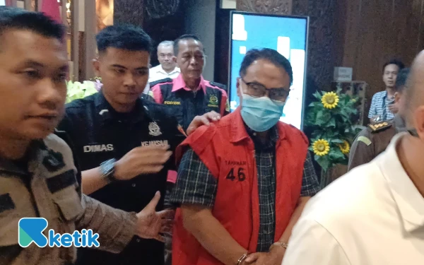 Thumbnail Berita - Kejati Jatim Kesulitan Cari Bukti Pemberi Gratifikasi Eks Kabid Jalan dan Jembatan DPUBMP Surabaya