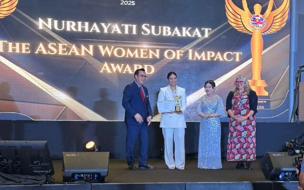 Thumbnail Berita - Pemilik Wardah Nurhayati Subakat Terima Penghargaan Women Impact Award 2025