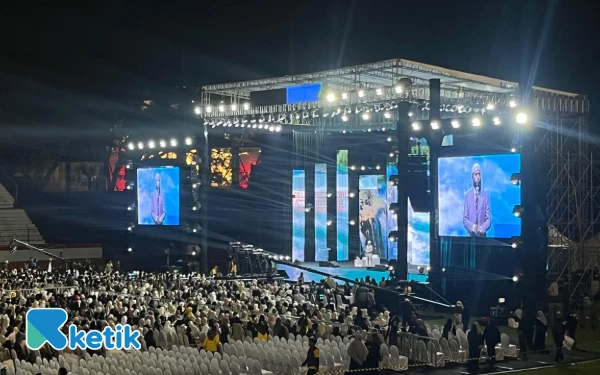 Thumbnail Berita - Stadion Gajayana Dipenuhi Masyarakat yang Ingin Saksikan Ceramah Zakir Naik