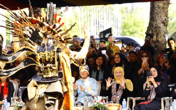 Thumbnail Berita - Khofifah Sebut Pengaruh Banyuwangi Ethno Carnival Dirasakan Seantero Nusantara