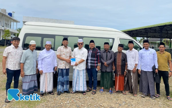Thumbnail Berita - Mobil Operasional untuk Abuya Amran Waly, Bukti Komitmen Jamaluddin pada Dakwah