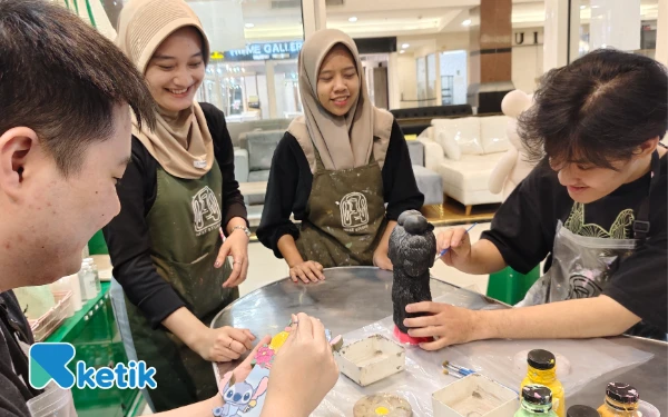 Thumbnail Berita - Asyiknya Mewarnai Gipsum, Latih Kreativitas Anak-Anak hingga Orang Dewasa