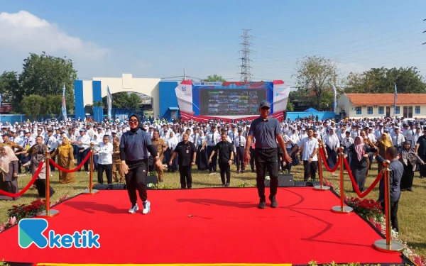 Thumbnail Pengenalan Senam Anak Indonesia Hebat kepada para peserta MPLS 2025. (Foto: Husni Habib/Ketik)