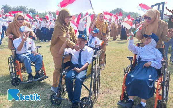 Thumbnail Siswa disabilitas juga turut serta dalam pelaksanaan MPLS 2025 SMA, SMK, dan SLB. (Foto: Husni Habib/Ketik)