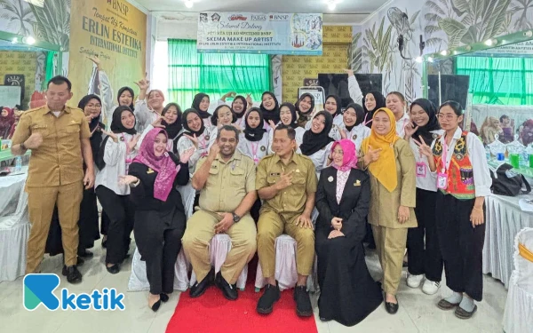 Lewat DBHCHT, Disnaker Kabupaten Blitar Cetak Tenaga Kerja Profesional Lewat Pelatihan MUA Bersertifikat
