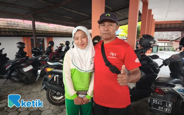 Thumbnail Berita - Lepas Sang Putri Masuk Sekolah Rakyat di Kota Batu, Begini Harapan Suwadi