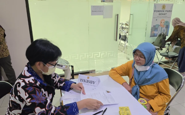 Thumbnail Berita - Perangi TBC dari Rumah, Kolaborasi FK UWKS dan Kader PKK Tekan Angka Putus Obat