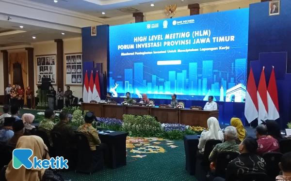 Thumbnail Berita - Gubernur Khofifah Ajak Kepala Daerah Se-Jatim Jaga Iklim Investasi Berkelanjutan Bebas Premanisme