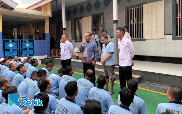 Thumbnail Berita - Serap Aspirasi, Karutan Situbondo Makan Nasi Bungkus Bersama WBP