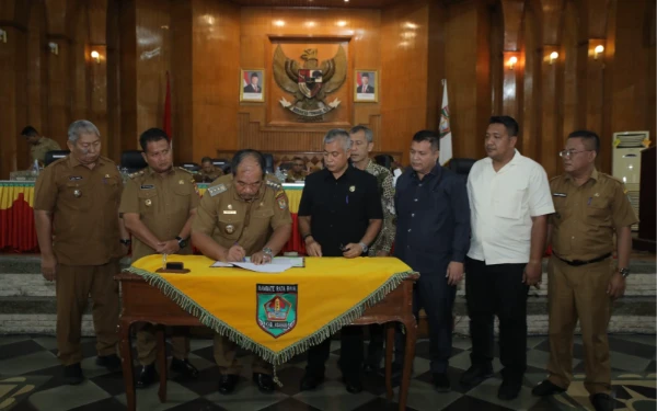 Thumbnail Berita - Bupati Taufik Zainal Tanda Tangani Kesepakatan Ranperda DPRD Kabupaten Asahan