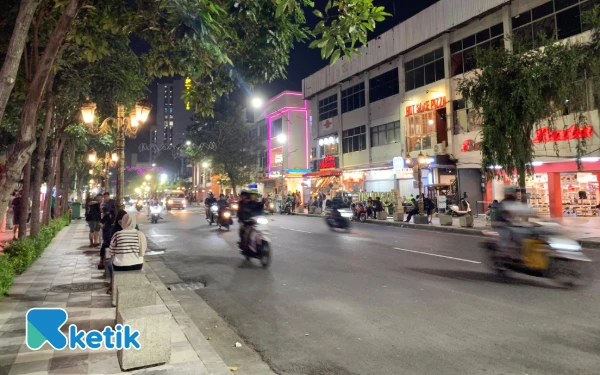 Thumbnail Berita - Romansa Tunjungan Surabaya Kini Bebas Macet, Parkir di Bahu Jalan Ditiadakan!