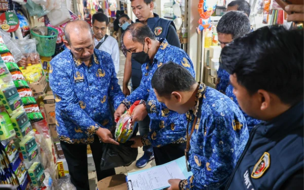 Thumbnail Berita - Beras Oplosan Beredar, Satgas Pangan Surabaya: Tak Ditemukan, Semuanya Beras Premium