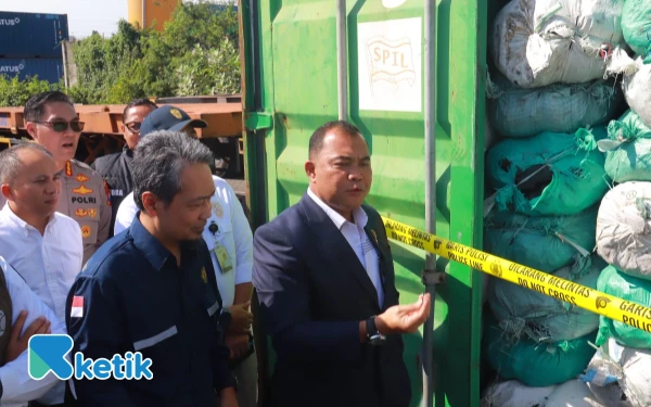 Thumbnail Berita - Dittipiter Bareskrim Polri Tetapkan 3 Tersangka Penambang Ilegal di Wilayah IKN, Amankan 351 Kontainer