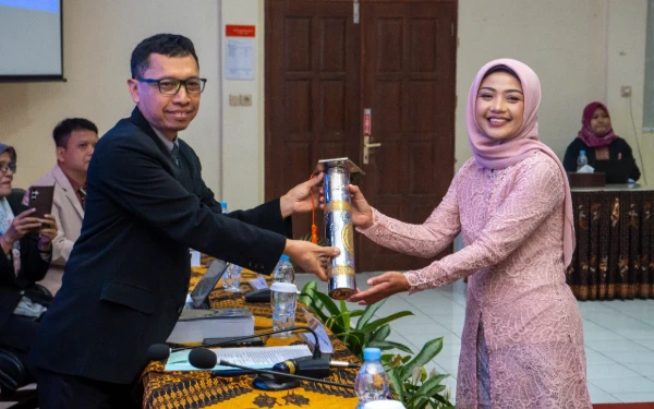 Thumbnail Berita - Kaji Strategi Komunikasi Penanganan Kekerasan Seksual, Vinda Maya Resmi Sandang Gelar Doktor