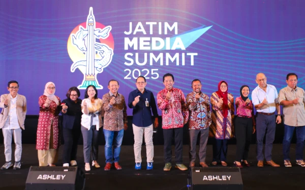 Thumbnail Berita - Buka Jatim Media Summit 2025, Sekdaprov Jatim Dorong Media Lokal Terus Kreatif Hadapi Disrupsi Digital