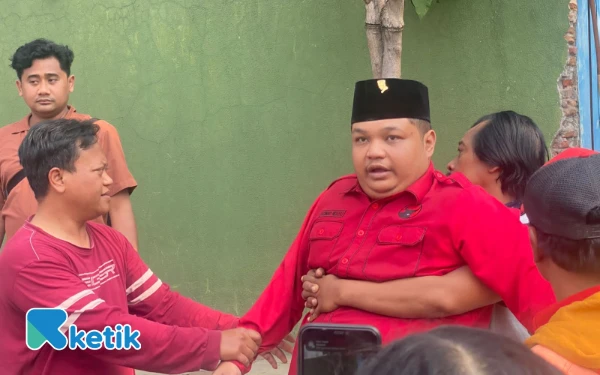 Thumbnail Berita - Achmad Hidayat Nekat Akan Bakar Diri di Depan Kantor PDIP Surabaya, Buntut Sakit Hati dengan Armuji