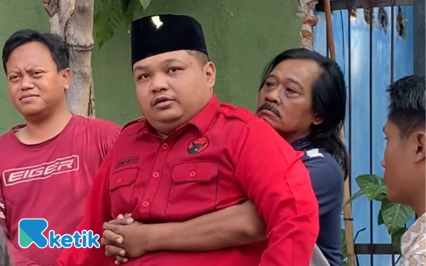 Thumbnail Berita - Achmad Hidayat Bongkar Polemik Internal PDIP Surabaya yang Libatkan Armuji