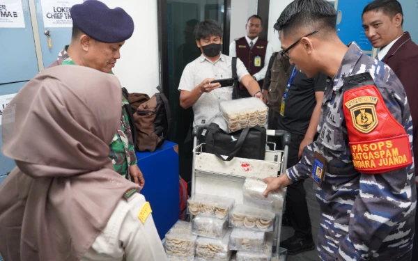 Thumbnail Berita - Satgaspam TNI AL Gagalkan Pengiriman 15,8 Kg Sarang Burung Walet Tanpa Dokumen