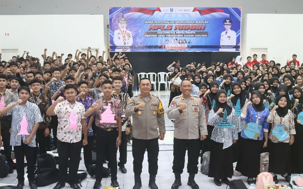 Thumbnail Berita - Bangun Generasi Emas, Wakapolres Bondowoso Edukasi Siswa SMA Tentang Bahaya Narkoba dan Judi Online