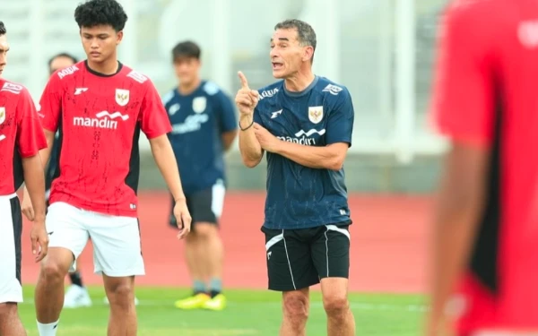 Thumbnail Berita - Peluang Indonesia Lolos Semifinal AFF U-23 Besar, Gerald Vanenburg: Kami Fokus Hadapi Malaysia