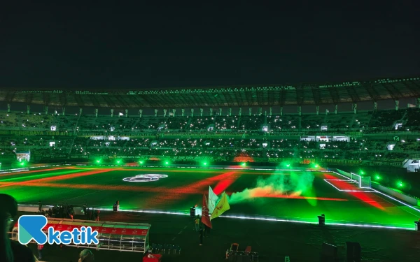 Thumbnail Berita - Persebaya Perkenalkan Deretan Pelatih dan Pemain, Mihailo dan Rendi Oscario Jadi Rekrutan Terakhir