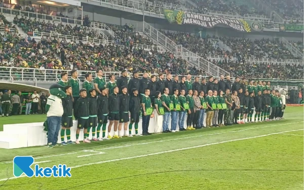 Thumbnail Berita - Komposisi Pemain Persebaya Beragam, Eduardo Perez Optimistis Mampu Bersaing di Super League