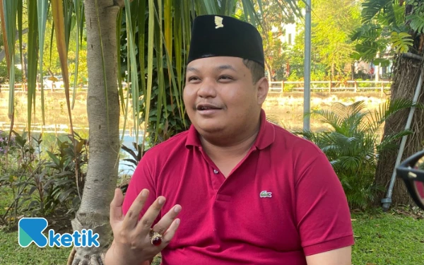 Thumbnail Berita - Tak Hanya Drama, Achmad Hidayat Beberkan Tujuan Aksi Bakar Diri di Depan DPC Surabaya