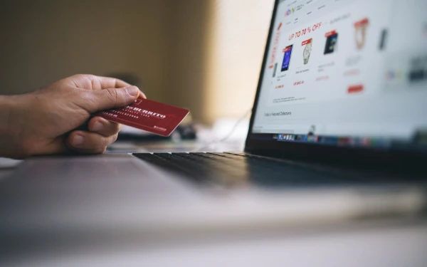 Thumbnail Berita - KeadilaPemerintah Resmi Berlakukan PPh 22 Bagi E-Commerce, Begini Tanggapan Dosen Ekonomi Unair