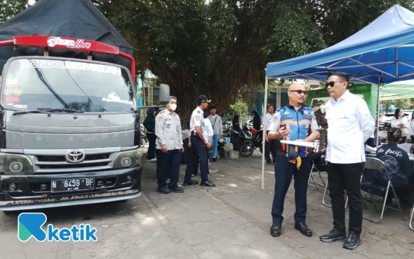 Thumbnail Berita - Puluhan Kendaraan Angkutan Barang Kena Tilang di Jalan Langsep Kota Malang