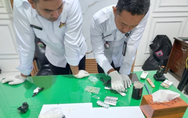 Thumbnail Berita - Petugas Lapas Tulungagung Gagalkan Penyelundupan Narkotika dengan Modus Dilempar dari Luar Tembok