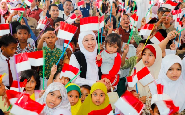 Thumbnail Berita - Gubernur Khofifah Berbagi untuk Yatim dan Calon Murid Sekolah Rakyat di Pasuruan