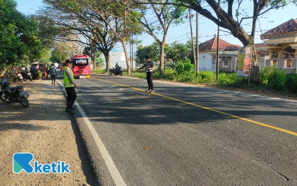 Thumbnail Berita - Kecelakaan Beruntun Libatkan 4 Kendaraan di Jrengik Sampang