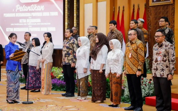 Thumbnail Berita - Arumi Bachsin Lantik Pengurus Dekranasda Provinsi Jatim dan 3 Kabupaten